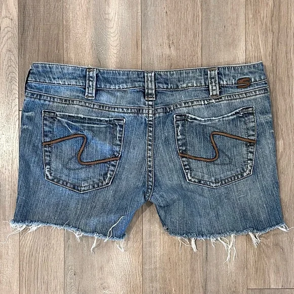 Silver Jeans Vintage Blue Frayed Denim Shorts - Picture 3 of 6